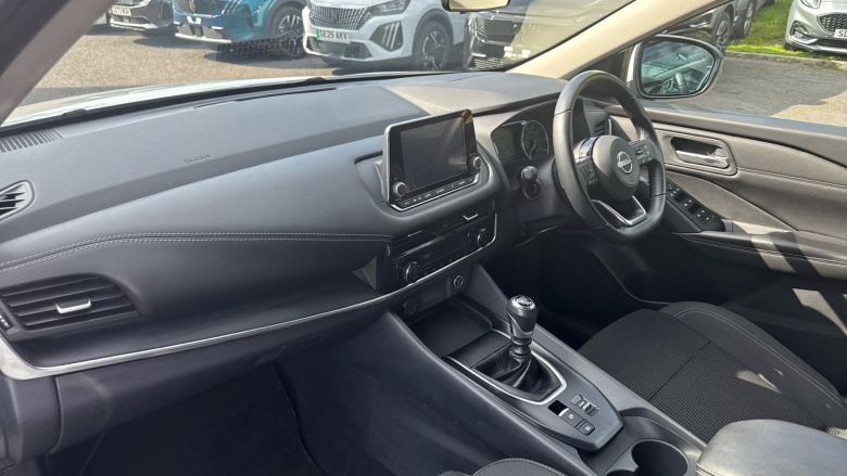 Nissan Qashqai 1.3 DiG-T MH Acenta Premium 5dr Petrol Hatchback